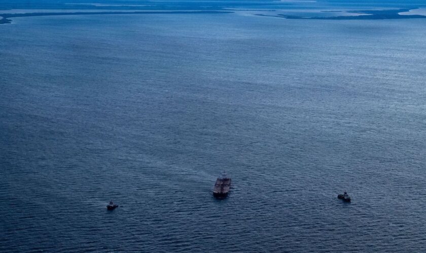 Nun muss entschieden werden, wann und wo der Tanker repariert wird. (Archivbild) Foto: Stefan Sauer/dpa