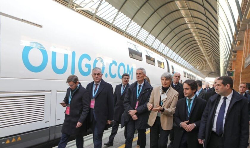 Ouigo duplicará la oferta de plazas en sus trenes a Sevilla en Semana Santa