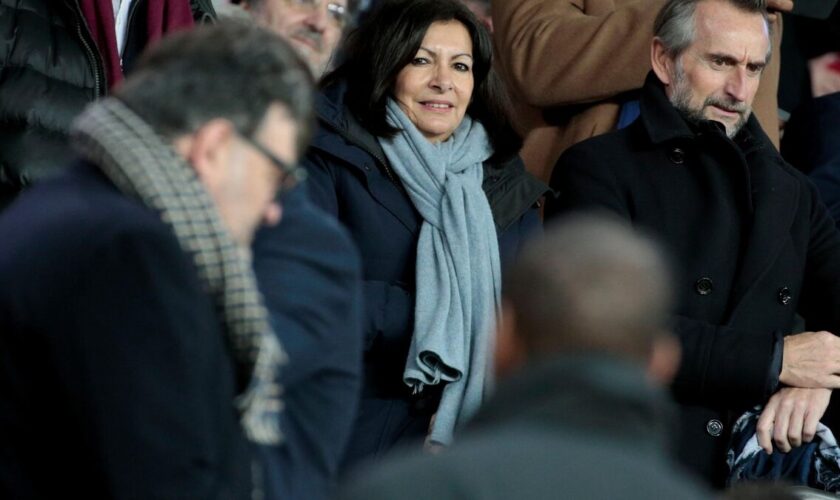 Paris : « Non, on ne vendra pas le Parc des Princes », répète Anne Hidalgo