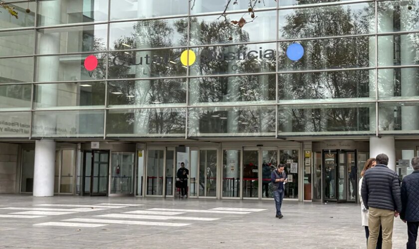 Piden 13 años de cárcel para el monitor de una granja escuela acusado de abusar de tres niñas en Valencia