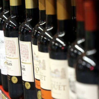 Près de 1 000 bouteilles de vin volées dans de grands restaurants : un ex-sommelier et ses complices bientôt jugés