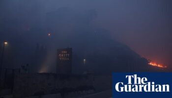 Rapidly spreading wildfire reaches Getty Villa museum in California