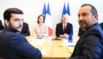 Retraites : le RN et la gauche accentuent la pression contre la réforme