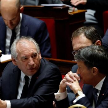 Retraites: malgré le dernier geste de François Bayrou, le PS se réserve le droit de censure