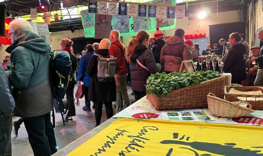 Réunis à Montreuil, les agriculteurs franciliens de la Confédération paysanne veulent « inventer un autre monde »