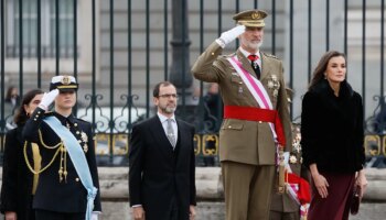 Robles hace suya la llamada del Rey a la "tolerancia y el respeto" en la Pascua Militar y juntos alaban a los militares de la dana: "Queda mucho por hacer"