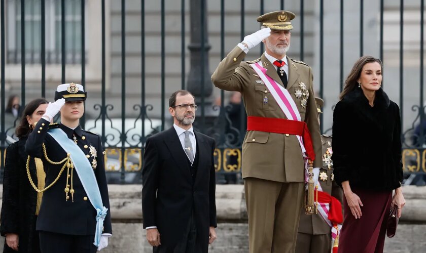 Robles hace suya la llamada del Rey a la "tolerancia y el respeto" en la Pascua Militar y juntos alaban a los militares de la dana: "Queda mucho por hacer"