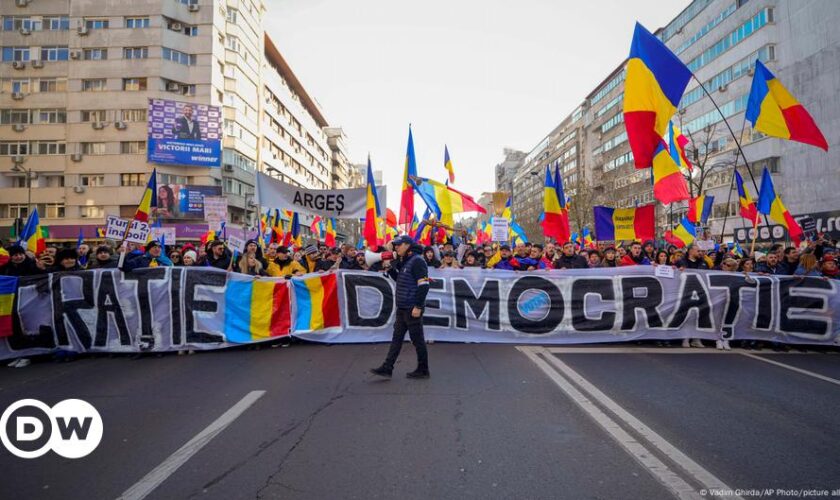 Romanians protest cancellation of presidential race