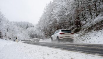 Schneefall und Unfälle: Plötzlicher Wintereinbruch vereist Deutschlands Straßen