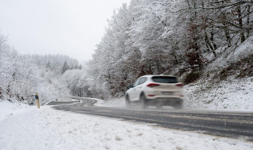 Schneefall und Unfälle: Plötzlicher Wintereinbruch vereist Deutschlands Straßen