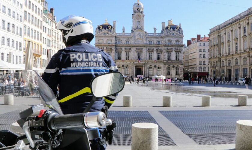 Sept interpellations à Lyon en marge d’un rassemblement d’opposants à Jean-Marie Le Pen