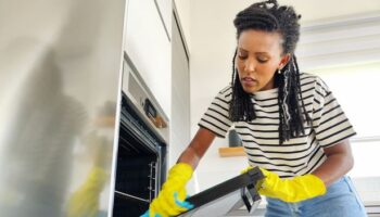 Simple tool cleans your oven 'in minutes' without any scrubbing