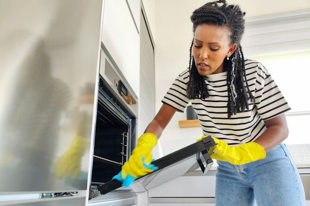 Simple tool cleans your oven 'in minutes' without any scrubbing