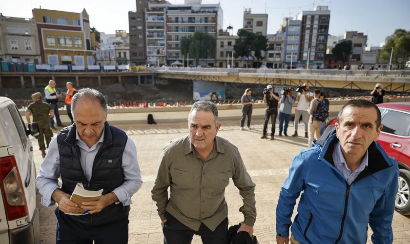 Sintonía personal, pero temor al recelo político, entre los dos hombres de la reconstrucción de la dana en Valencia