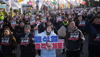 South Korea Fails to Detain Impeached President in Standoff at His Home