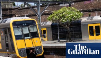 Sydney train passengers warned of delays and slow journeys as pay dispute drags on