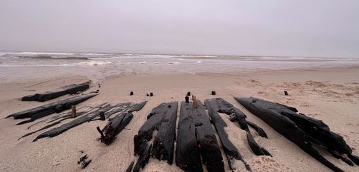 Sylt: Historisches Schiffswrack an Strand freigespült