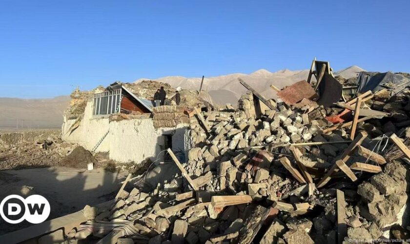 Tibet earthquake kills at least 95