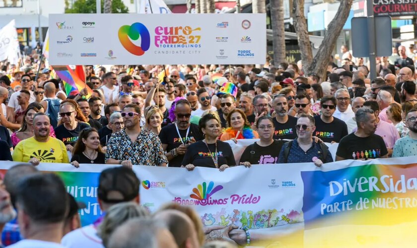 Torremolinos, histórico destino gay que burló al franquismo, frena al promotor de las fiestas sin "maricones"