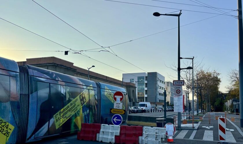 «Tout est organisé pour contraindre l’entrée des véhicules à Lyon» : la justice saisie contre une piste cyclable