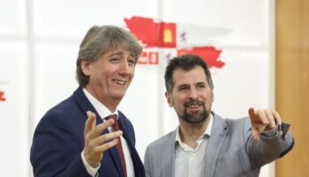 Tudanca y Martínez trabajarán «juntos» y presumen de su «transición ejemplar»