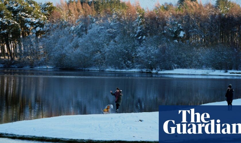 UK braces for heavy snow and freezing rain as amber weather warning issued