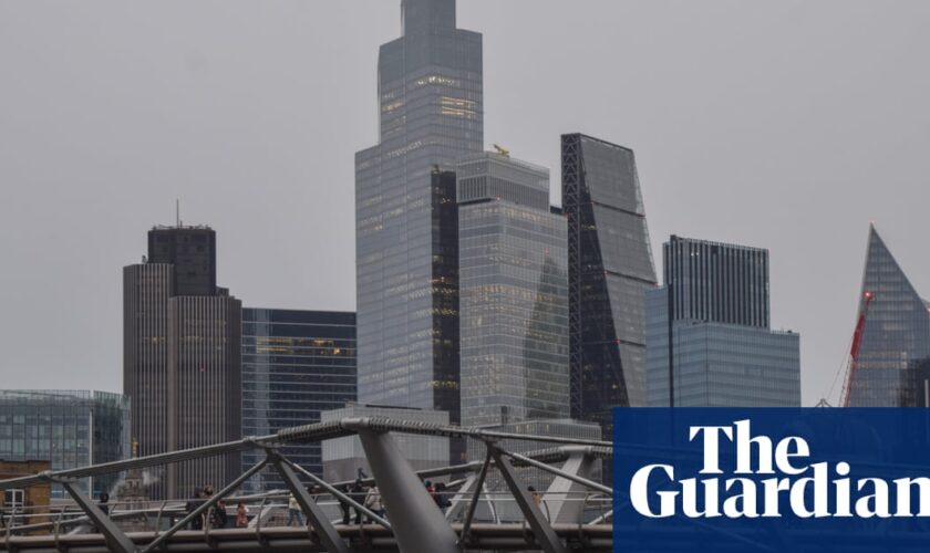 UK long-term borrowing costs at highest since 1998 amid fears over weak growth