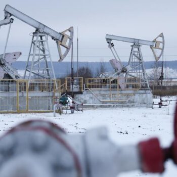 US, UK impose sweeping sanctions on Russia's oil industry