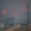 Un violent incendie menace un quartier aux portes de Los Angeles