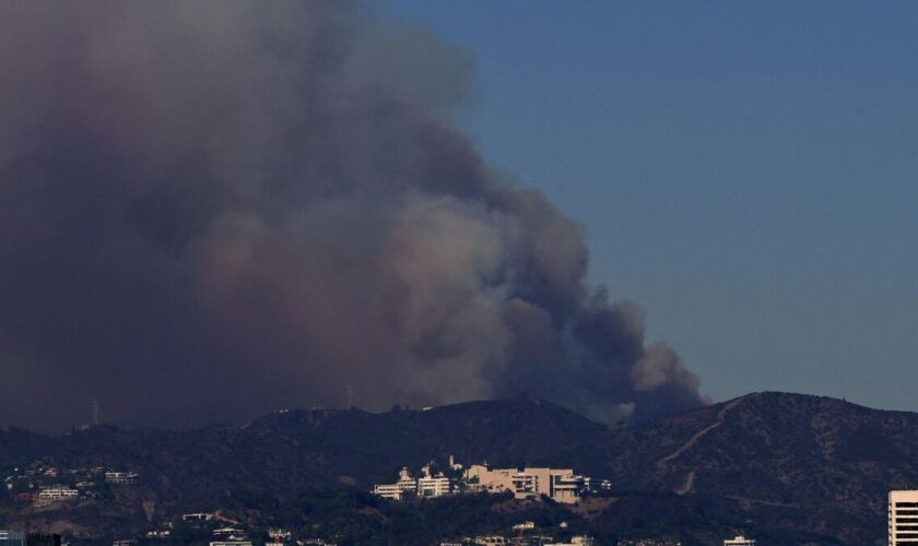 « Une situation cataclysmique » : les fumées toxiques, l’autre danger mortel des incendies de Los Angeles