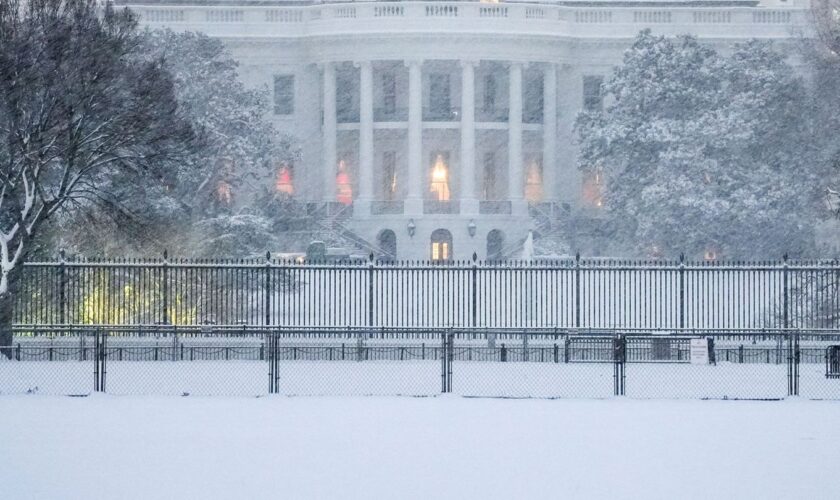 Auch in der US-Hauptstadt Washington und der Region fielen bis zu 20 Zentimeter Schnee. Foto: Matt Rourke/AP/dpa