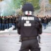 Ob der Staat zurecht Gebühren für den Polizeieinsatz bei Hochrisikospielen beim Fußball verlangen darf, entscheidet am Dienstag