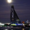 Vendée Globe: record, lever de soleil, ambiance folle... En images, la fabuleuse arrivée de Charlie Dalin