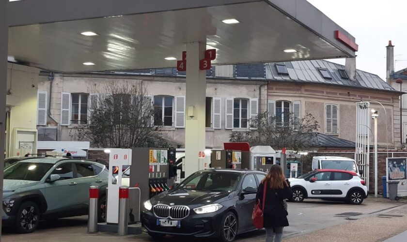 Versailles : il menace d’égorger un homme, de « faire péter » la station-service et crie « Allahou akbar »