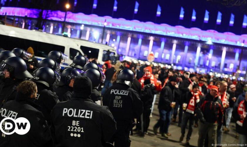 Wer zahlt die Polizeikosten bei Fußball-Hochrisikospielen?