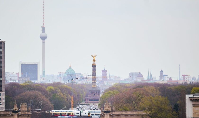 Auf teils trübes Wetter können sich die Menschen in Berlin und Brandenburg einstellen. (Symbolbild) Foto: Annette Riedl/dpa